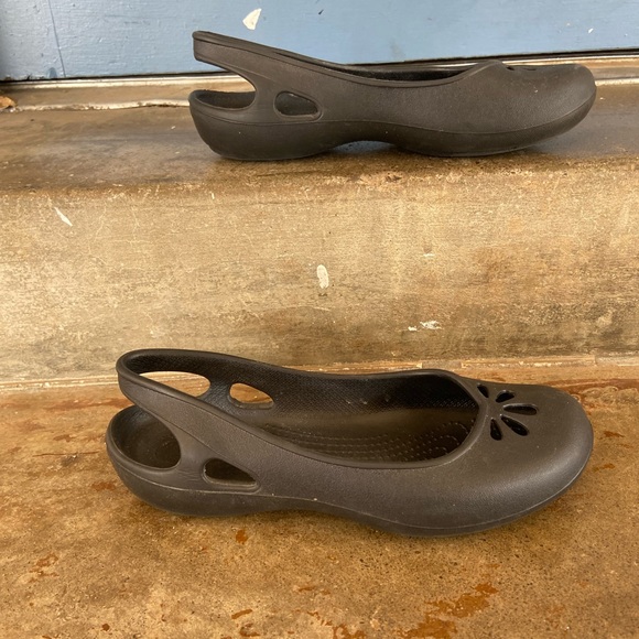 CROCS Women's Black Flats- 8W - Picture 2 of 7